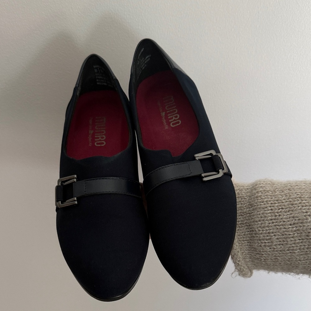 Munro Women's Navy Blue Buckle Loafers